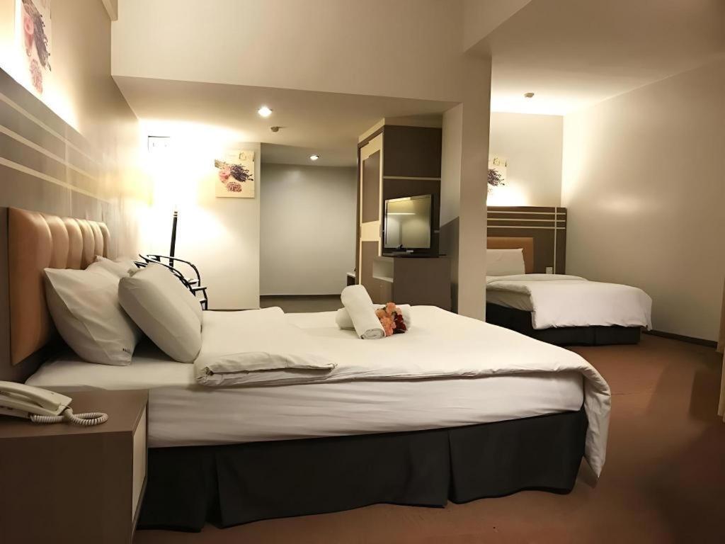 เดอะแลนด์มาร์คโฮเต็ล Hotel บาตู ปาฮัท ภายนอก รูปภาพ