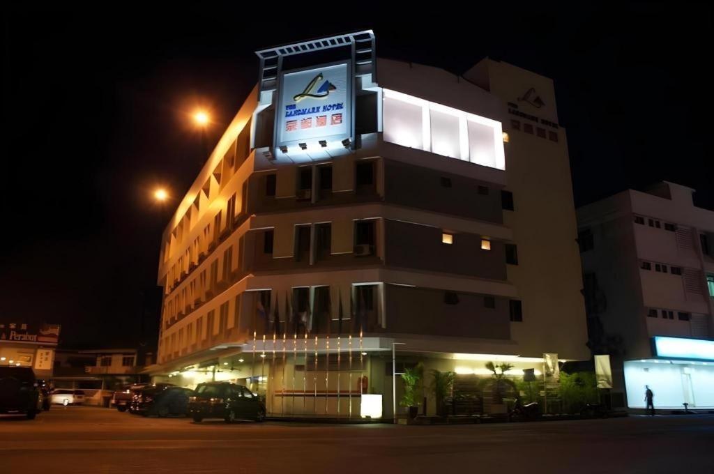 เดอะแลนด์มาร์คโฮเต็ล Hotel บาตู ปาฮัท ภายนอก รูปภาพ