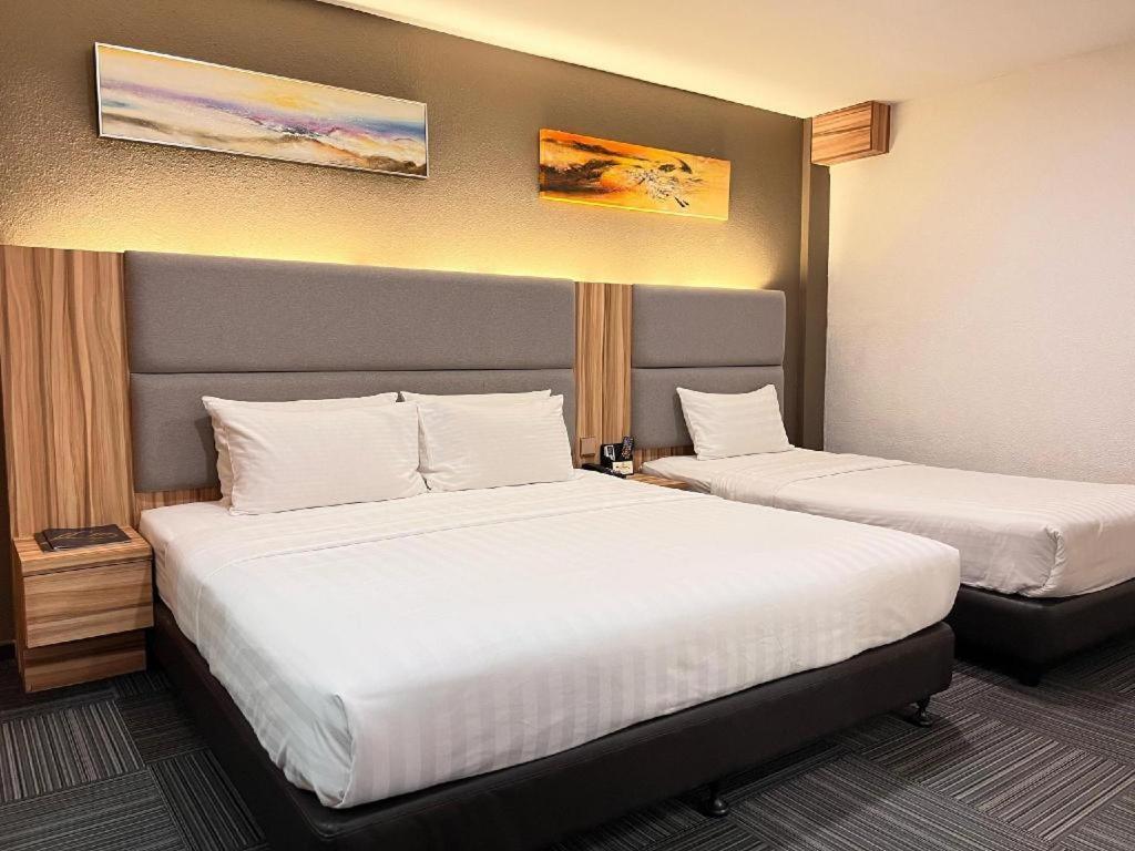 เดอะแลนด์มาร์คโฮเต็ล Hotel บาตู ปาฮัท ภายนอก รูปภาพ