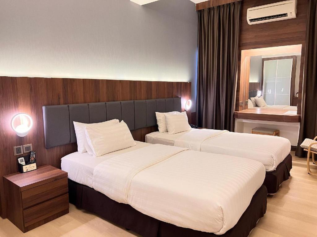 เดอะแลนด์มาร์คโฮเต็ล Hotel บาตู ปาฮัท ภายนอก รูปภาพ