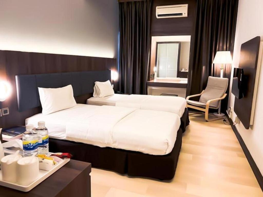 เดอะแลนด์มาร์คโฮเต็ล Hotel บาตู ปาฮัท ภายนอก รูปภาพ
