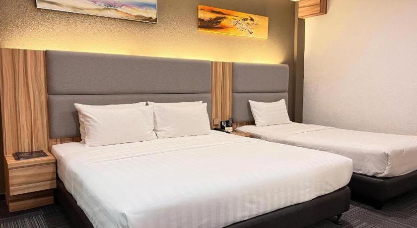 เดอะแลนด์มาร์คโฮเต็ล Hotel บาตู ปาฮัท ภายนอก รูปภาพ