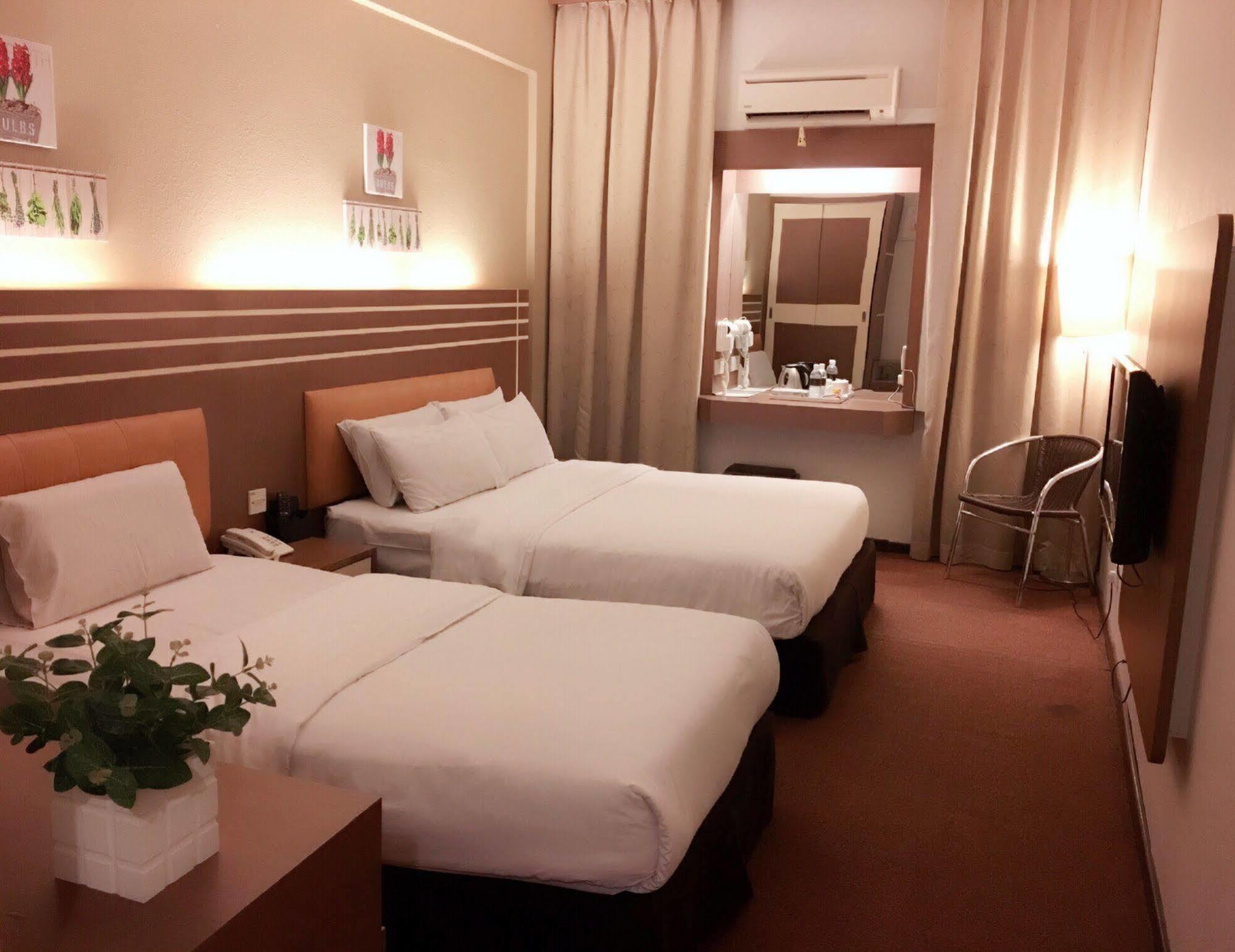 เดอะแลนด์มาร์คโฮเต็ล Hotel บาตู ปาฮัท ภายนอก รูปภาพ